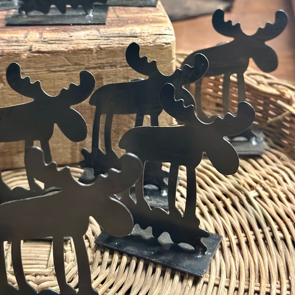 12 Rustic Woodland Black Metal Moose Place Cards or Photograph Holders - Picture 3 of 7